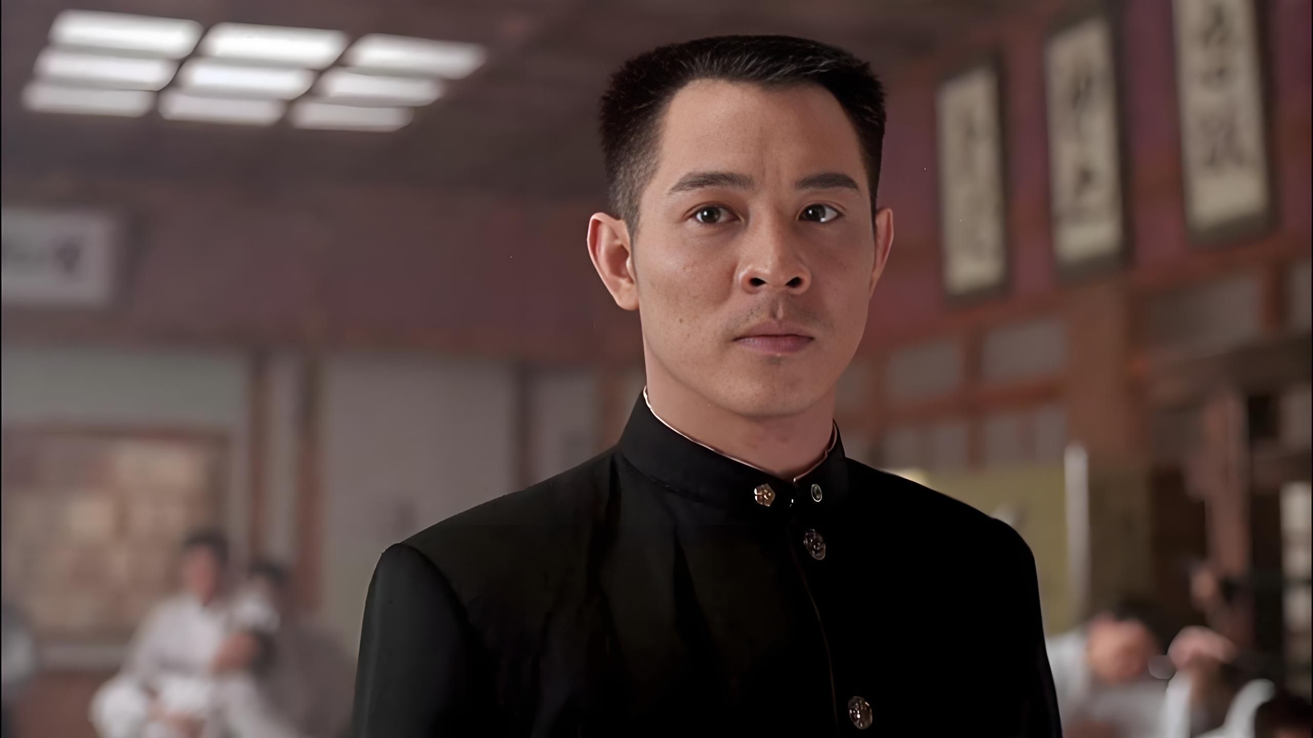 11月11日,向太陈岚在直播里说,李连杰之前看起来老是因为没染头发