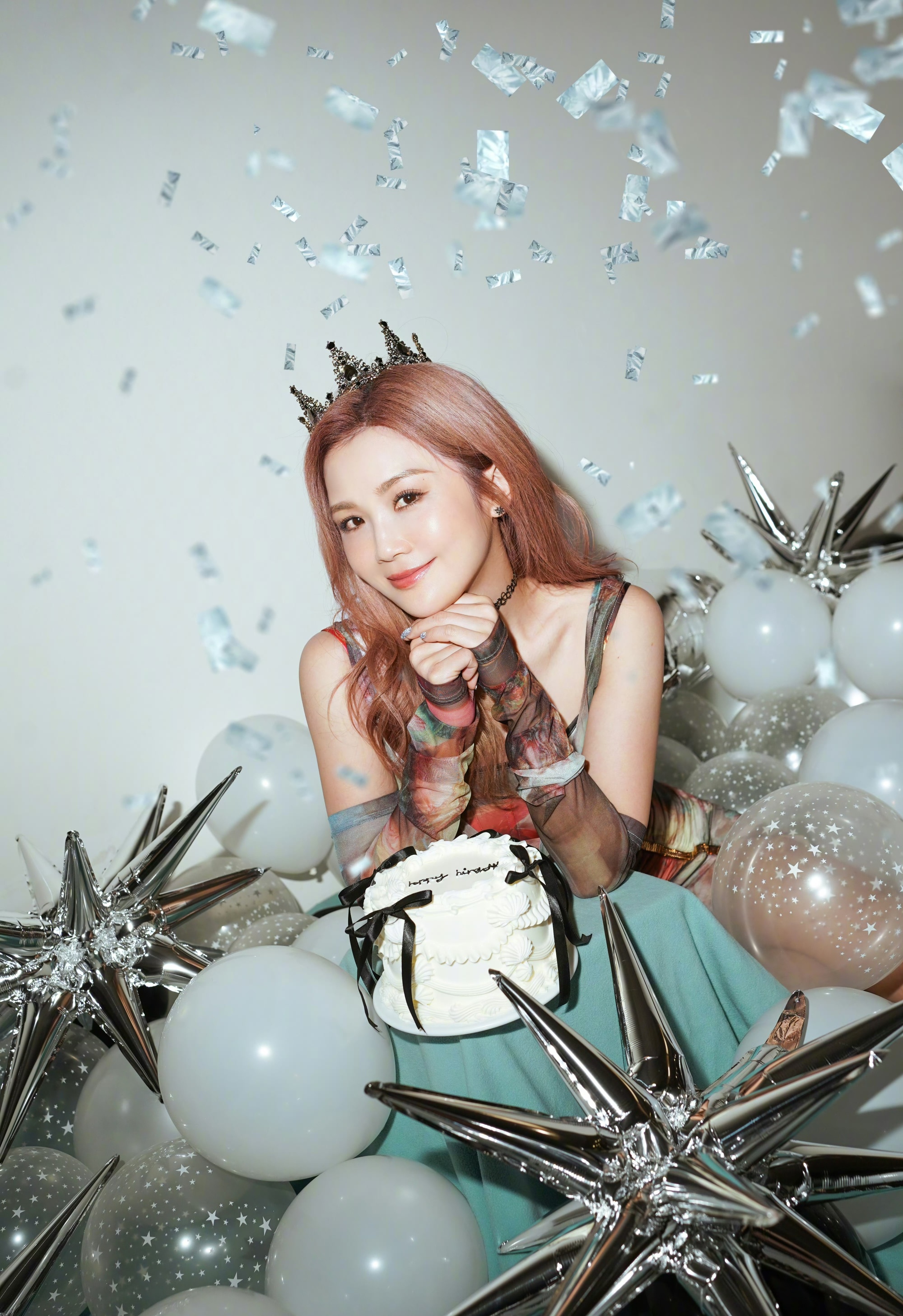 阿sa蔡卓妍43岁生日发长文晒出多张美照为自己庆生好美的生日照好