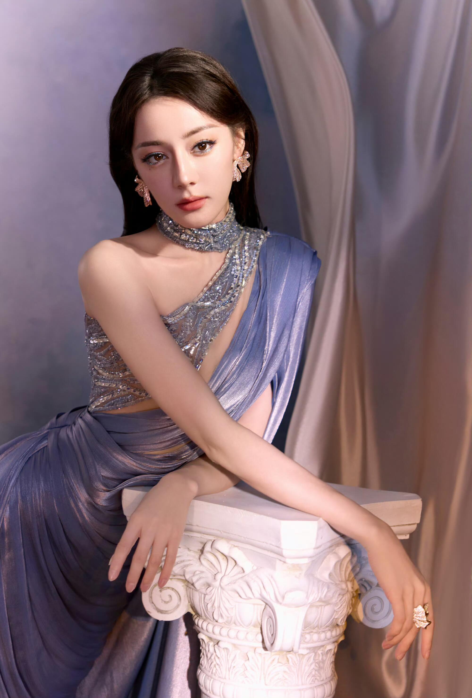 神女热巴 太会拍了简直是艺术品这和杂志封面有什么区别啊啊