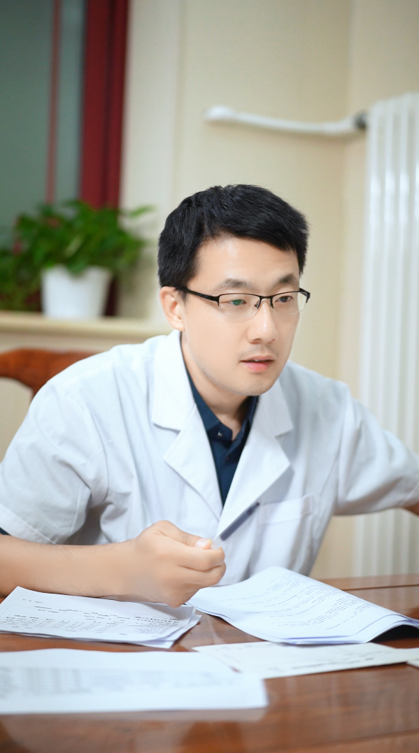 过敏性鼻炎说白了其实就是寒邪在肺里面淤堵了,瘀久了鼻炎就更重