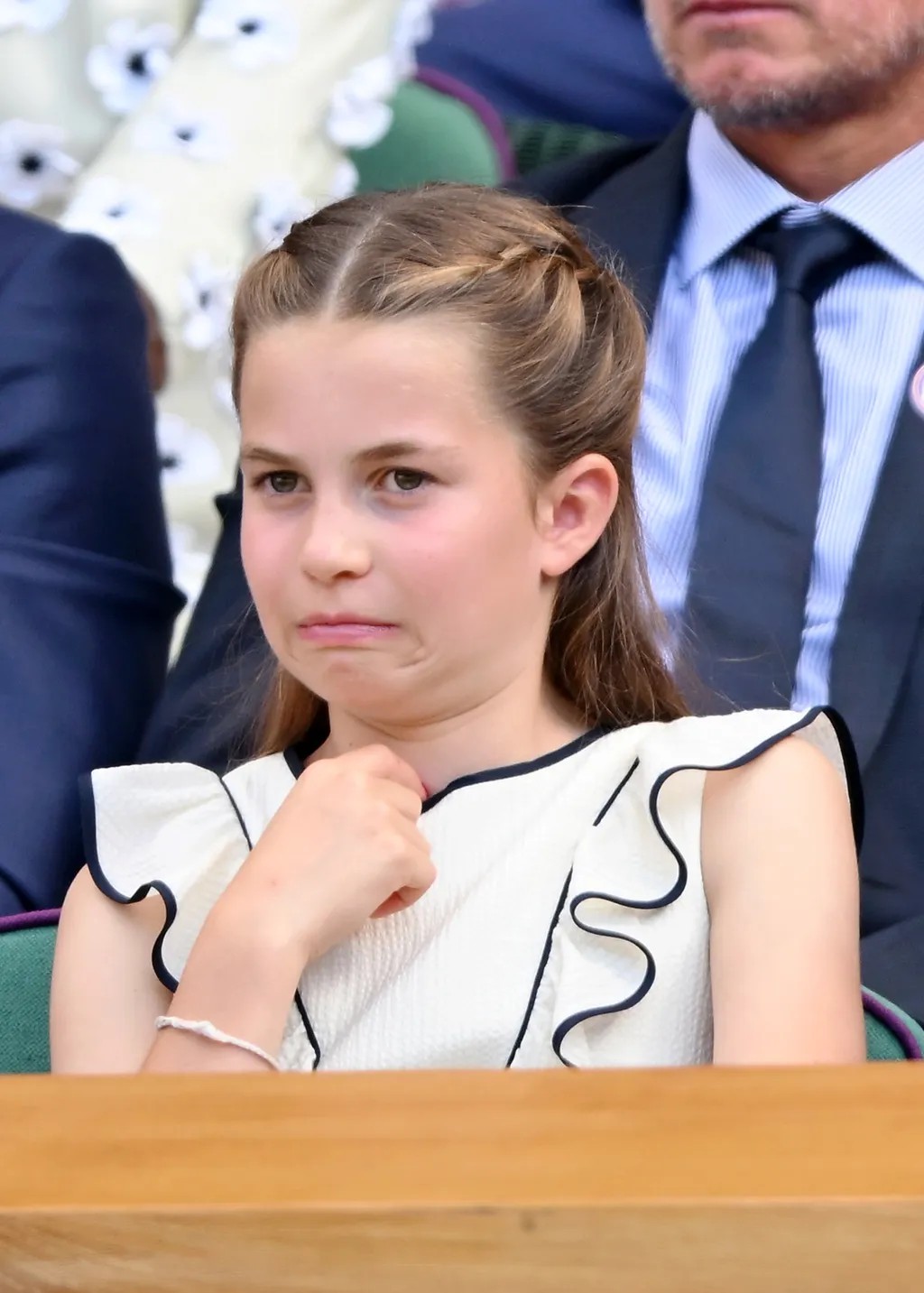 也是个长发及腰,爱美爱折腾的大姑娘了~