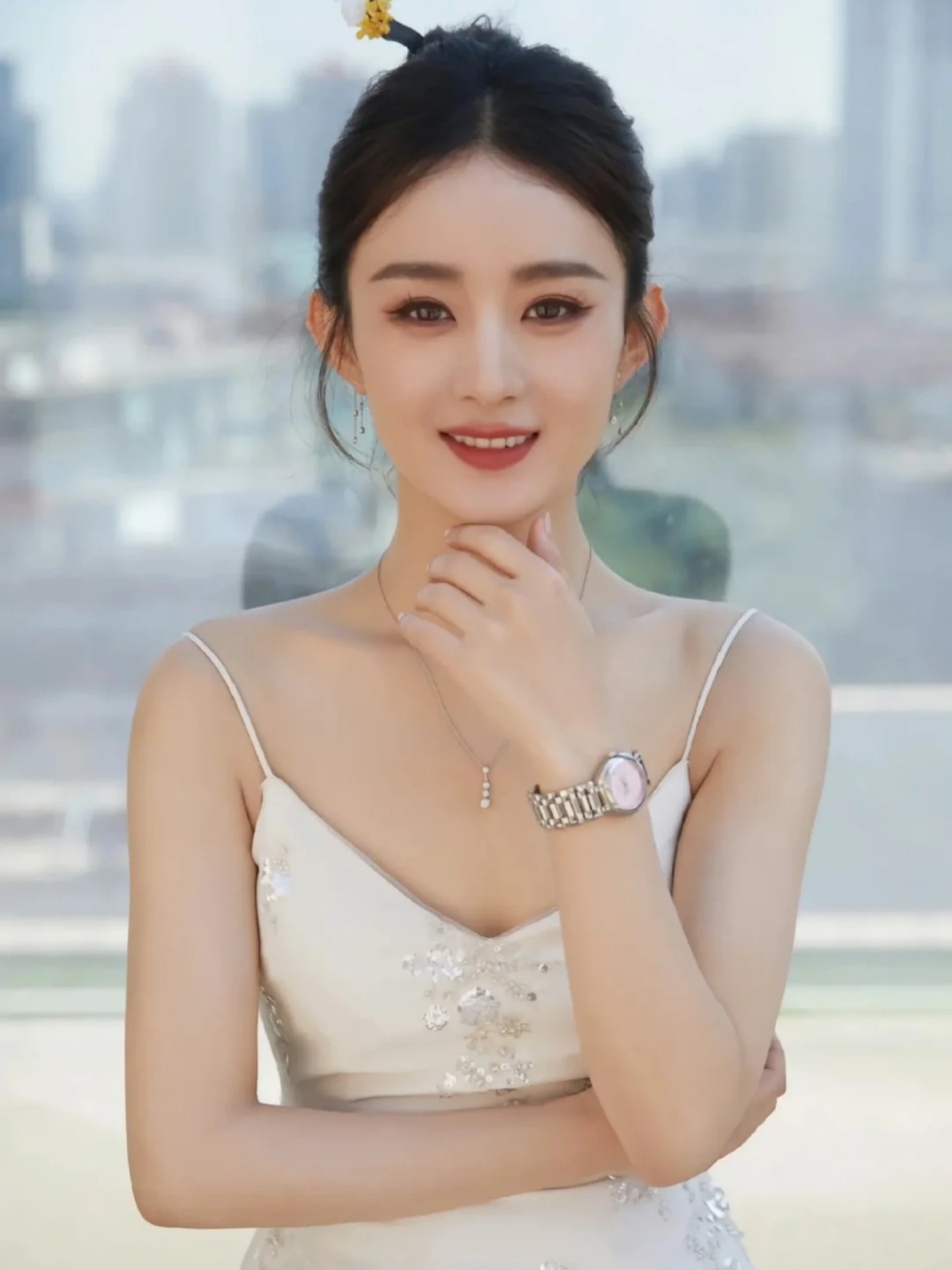 在赵丽颖与陈晓共同参与的一档节目录制中,两人正忙于宣传新剧.