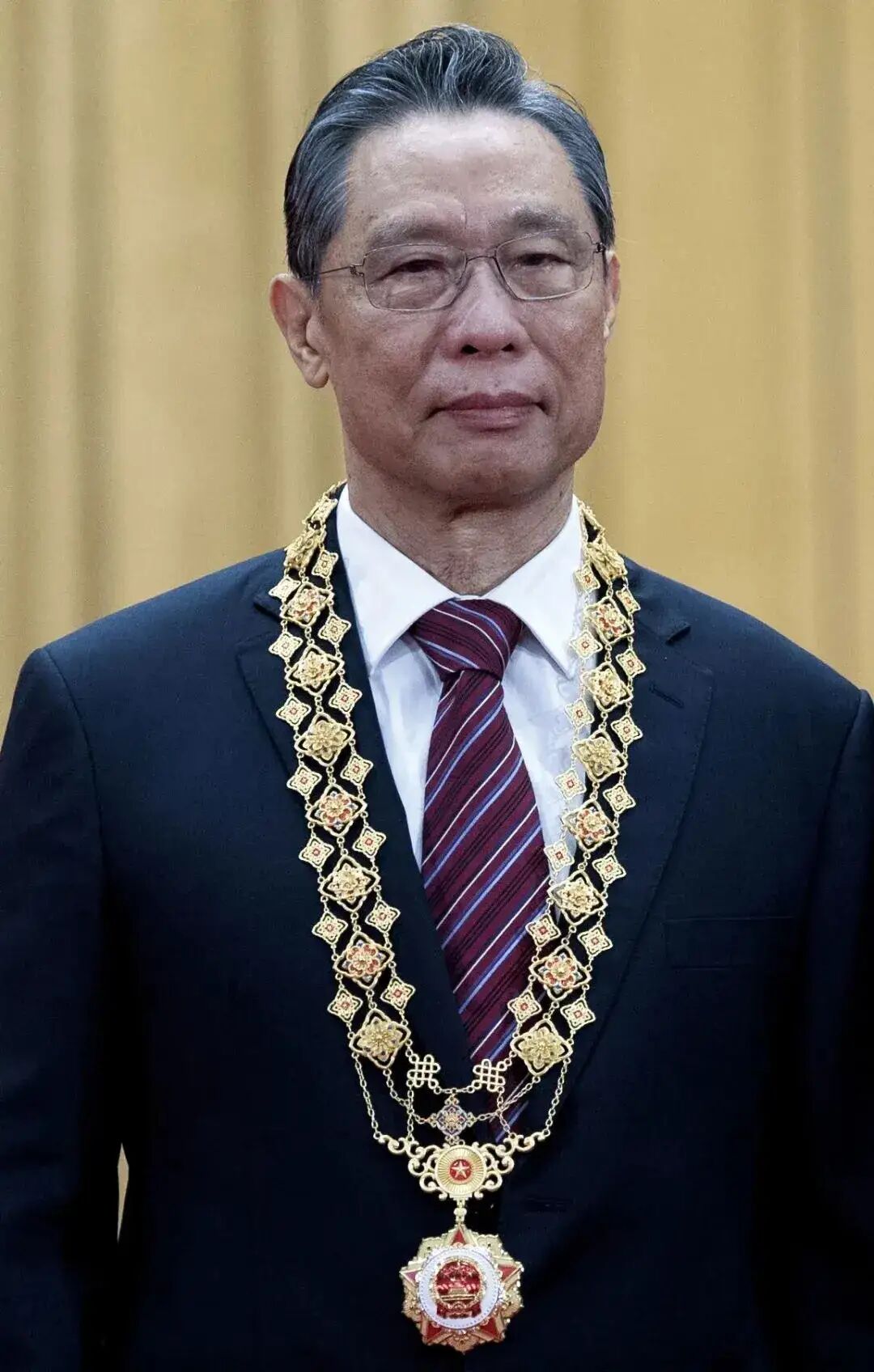 钟南山年轻时候照片钟南山高清工作照钟南山年轻钟南山a doctor with