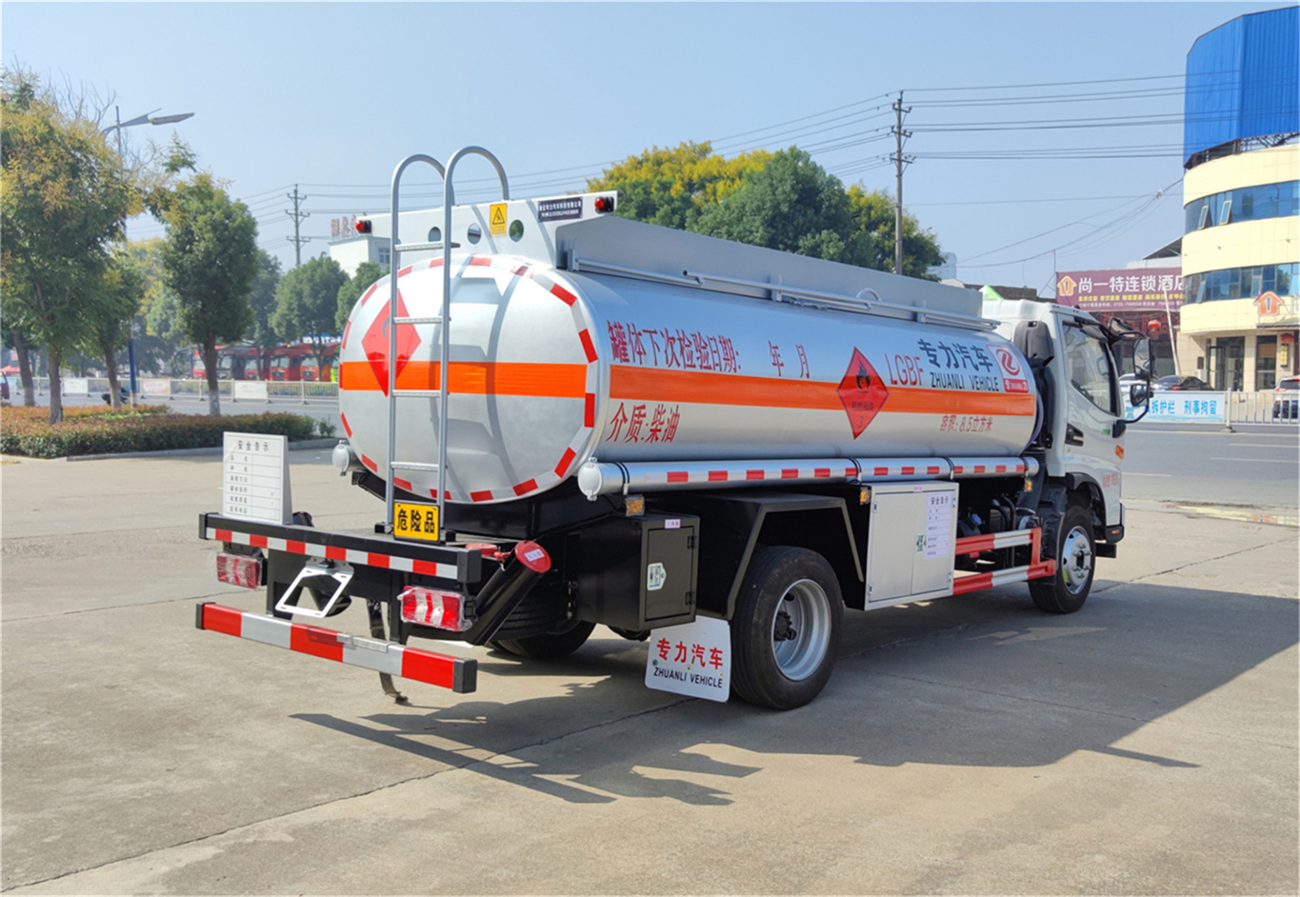 小型油罐车报价厂家.