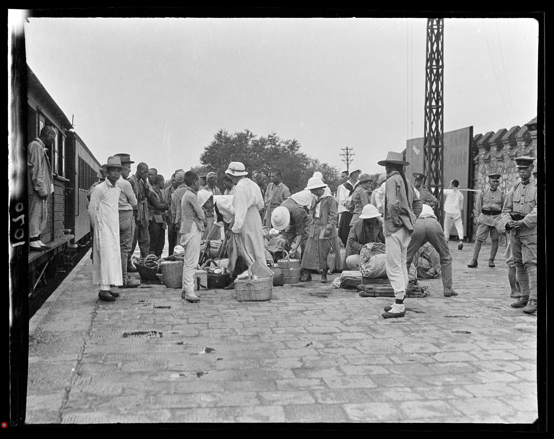 我坚决反对这种汉奸的作法 1933年初,日军侵占山海关,北平吃紧.