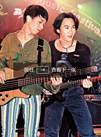 1968 年,黄家驹与黄家强的珍贵合影,作为同胞兄弟,家驹生于 1962 年