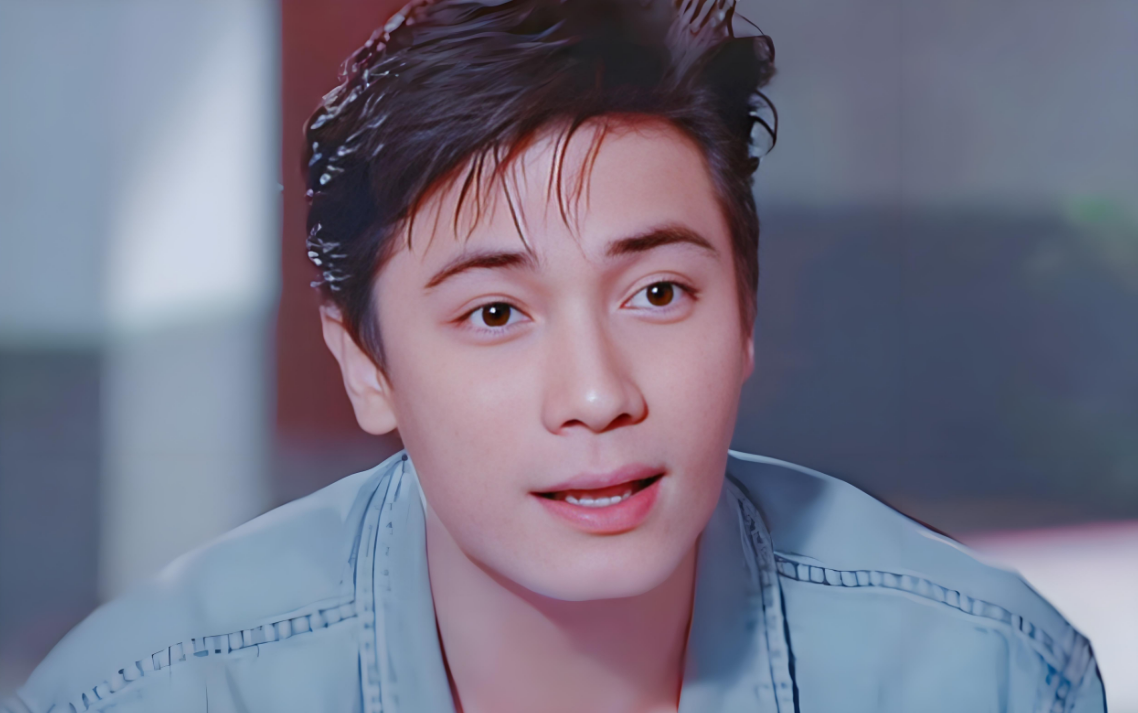 大概26岁的罗嘉良:粉面青眉,英气逼人,将对的小鲜肉一枚!