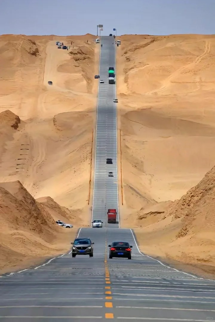 西北最出片的打卡地! u型公路真的太震撼啦!