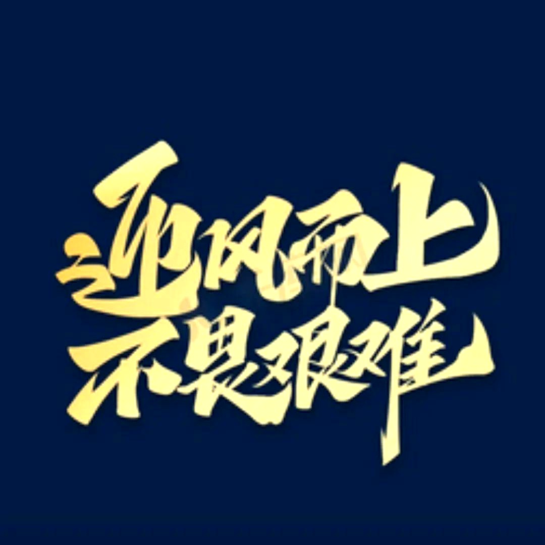 他们身边带着一个三岁左右的胖乎乎小男孩,很乖