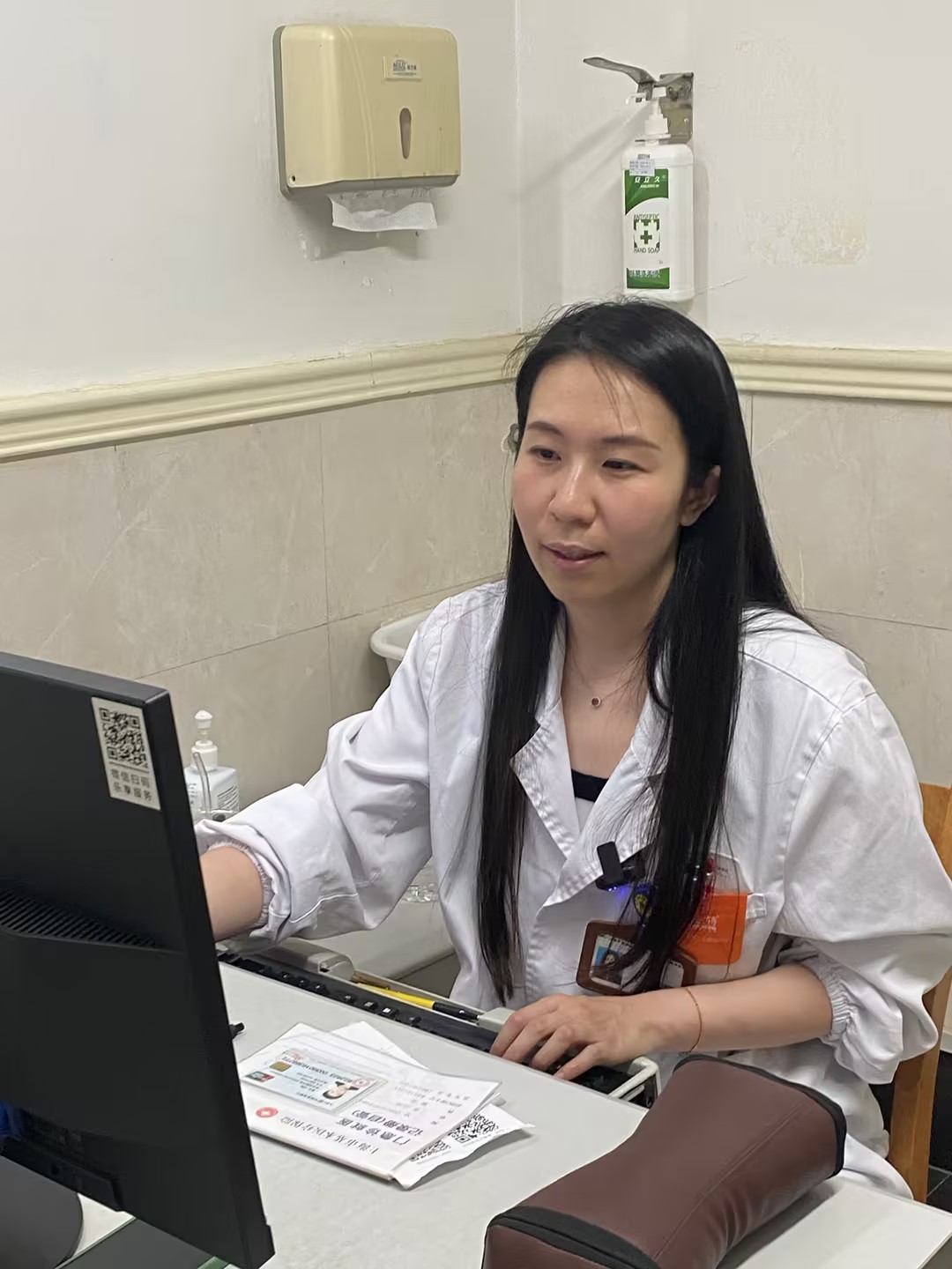 第一个表现尿急尿痛