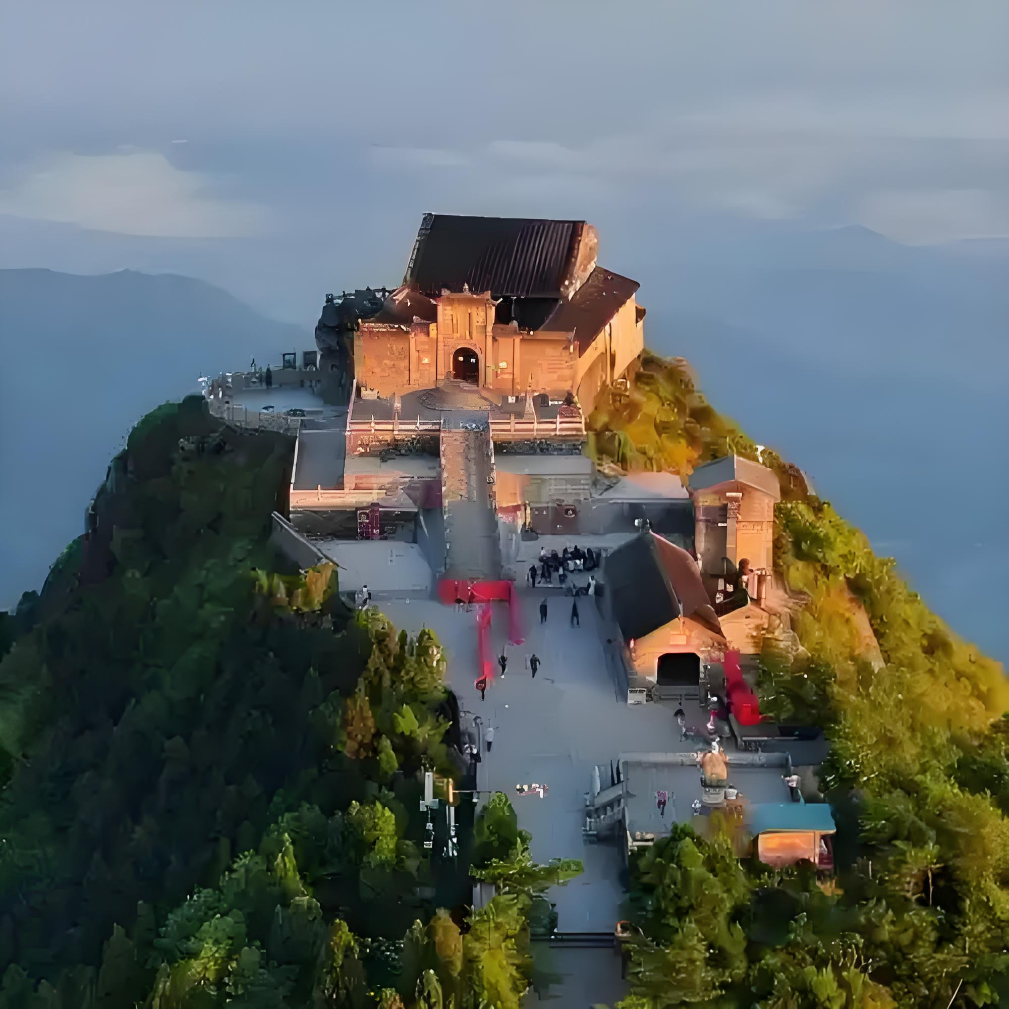 祝融峰是衡山的主峰与最高峰,位于湖南省衡阳市南岳区,祝融峰海拔
