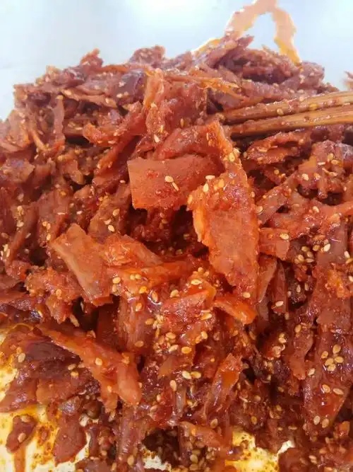 1,南县麻辣肉:选用土猪肉精制而成,成品外观红亮,片大薄爽,肉味独特