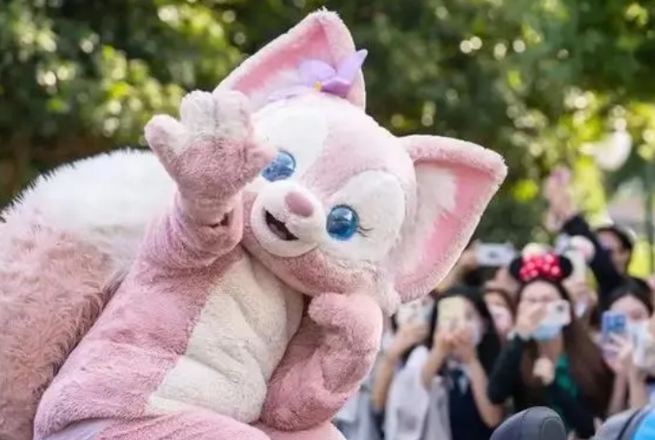 游客迪士尼人偶演员一般多少岁迪士尼人偶内部构造迪士尼情头真人