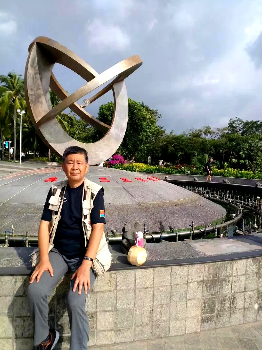 我在部队当兵时遇到过一位好连长他老家是沈阳军区的听说他父亲是