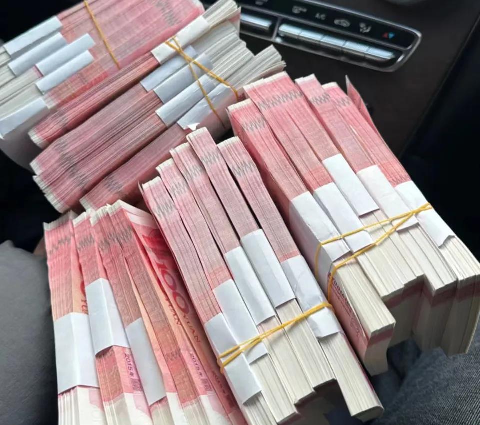 夫妻俩都当打工仔,兜里能掏出30万现金的,估计不多.日子得过,钱得花