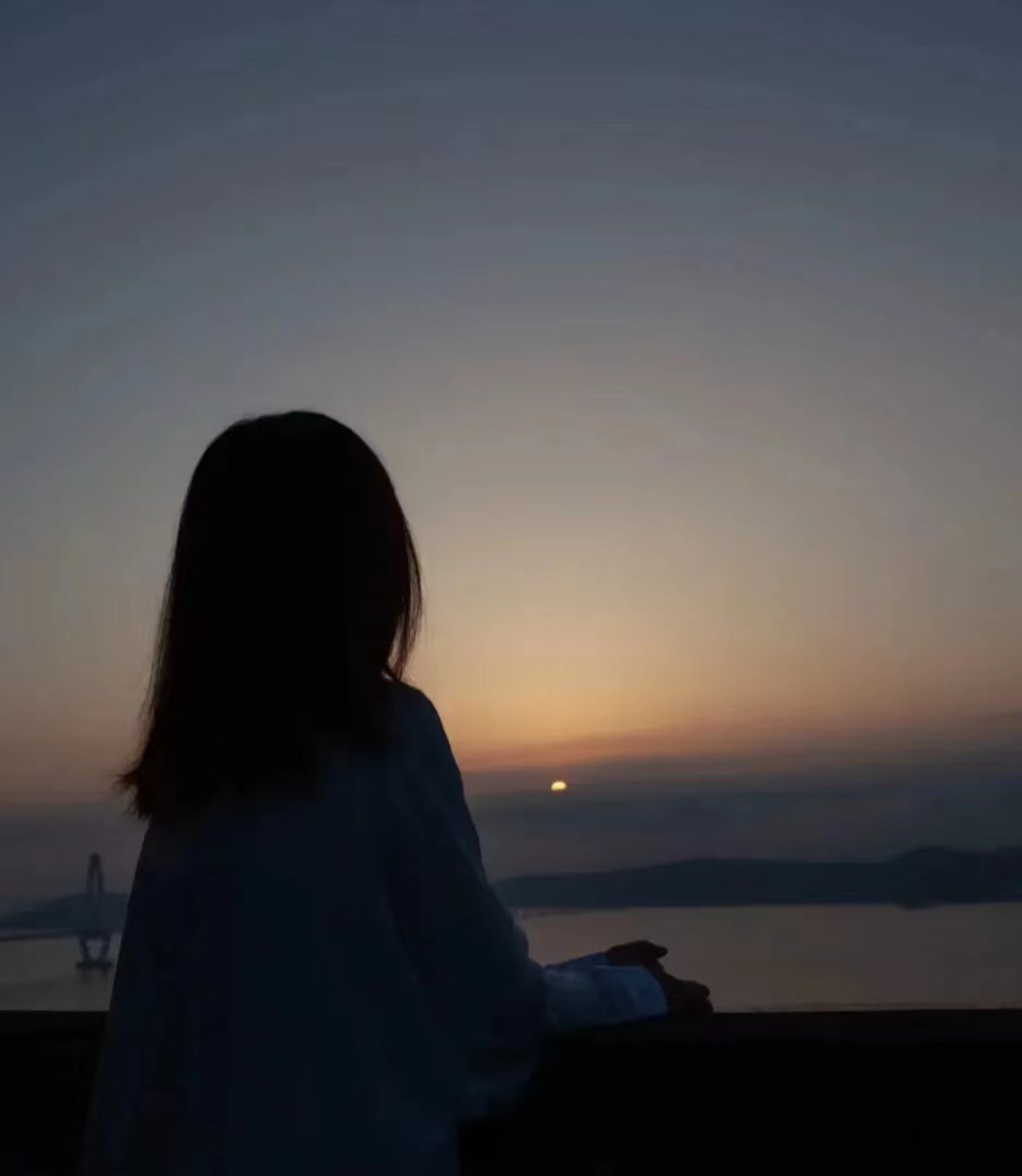 4独自一人的背影伤感女独自一人图片图片伤感背影一个人孤单伤感一人