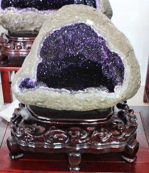点击头像看直播# #水晶# 紫晶洞聚宝盆,紫色的宝藏.