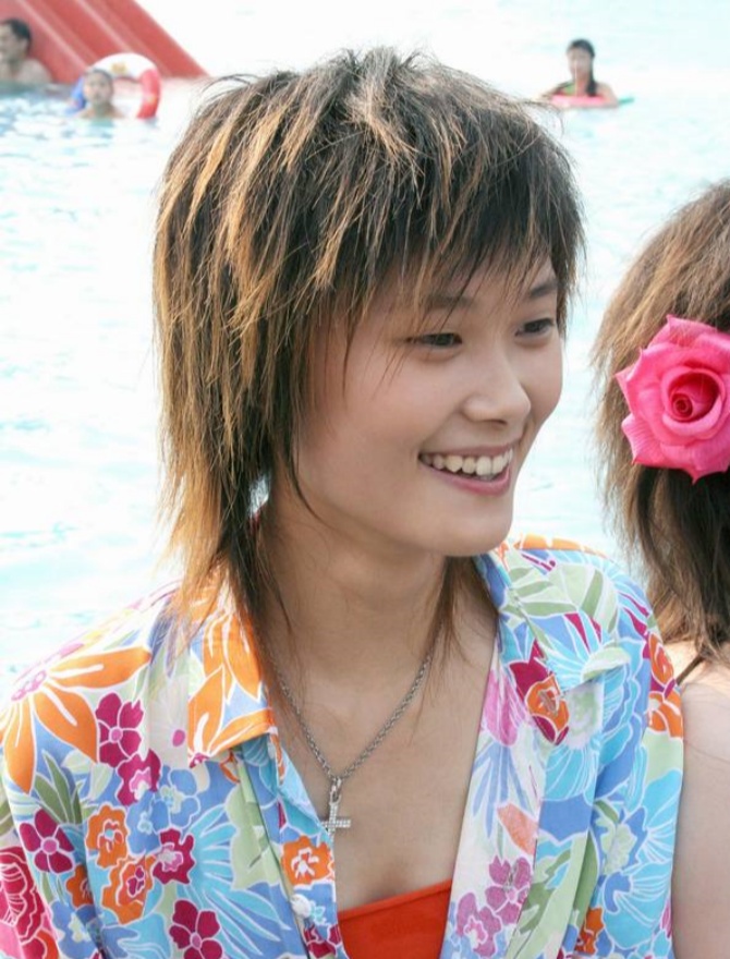 2005年夏天,李宇春参加了湖南卫视举办的《超级女声》音乐选秀节目