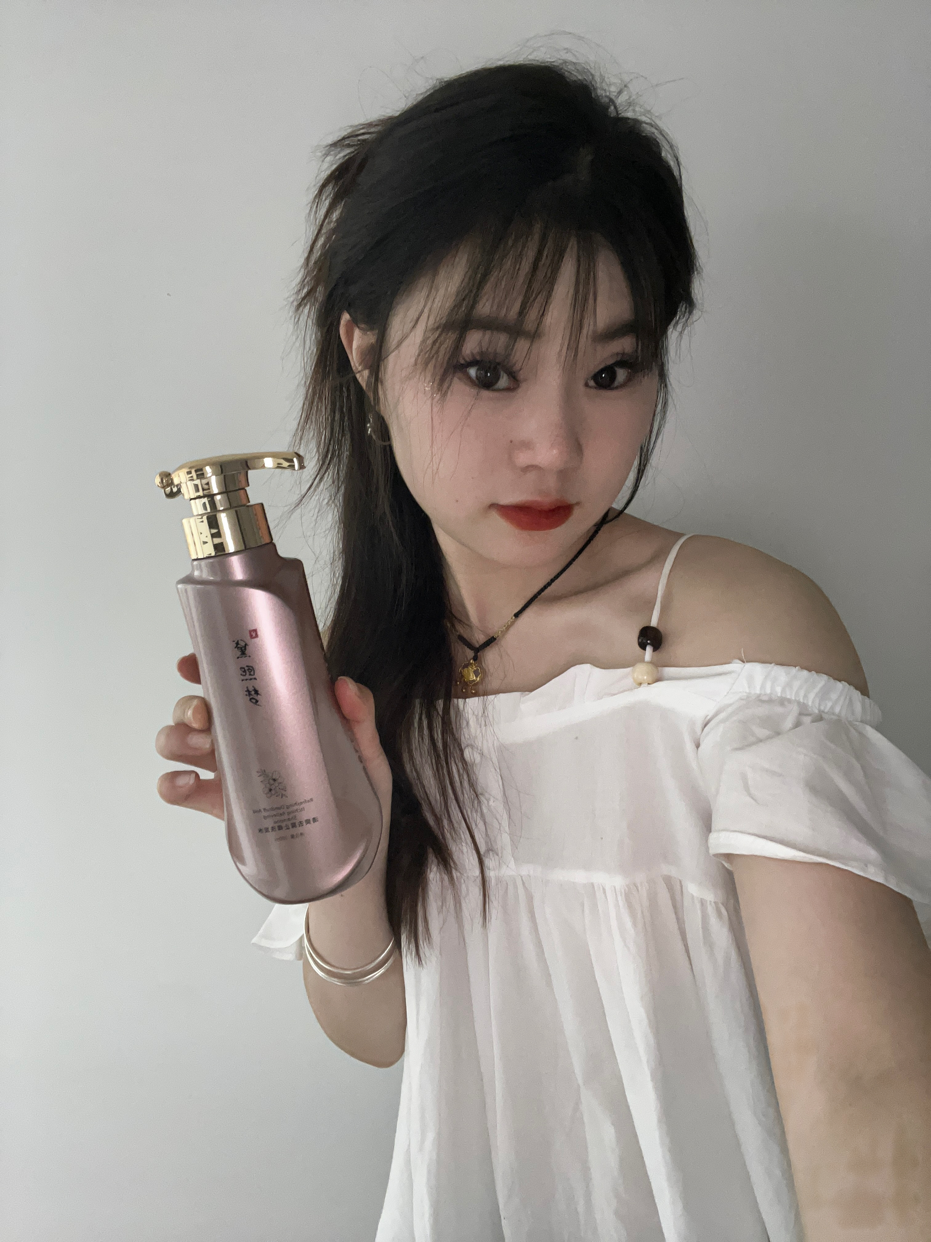在网上看到很多人都推荐黛熙梦清爽去屑止痒洗发水,于是我决定给他买