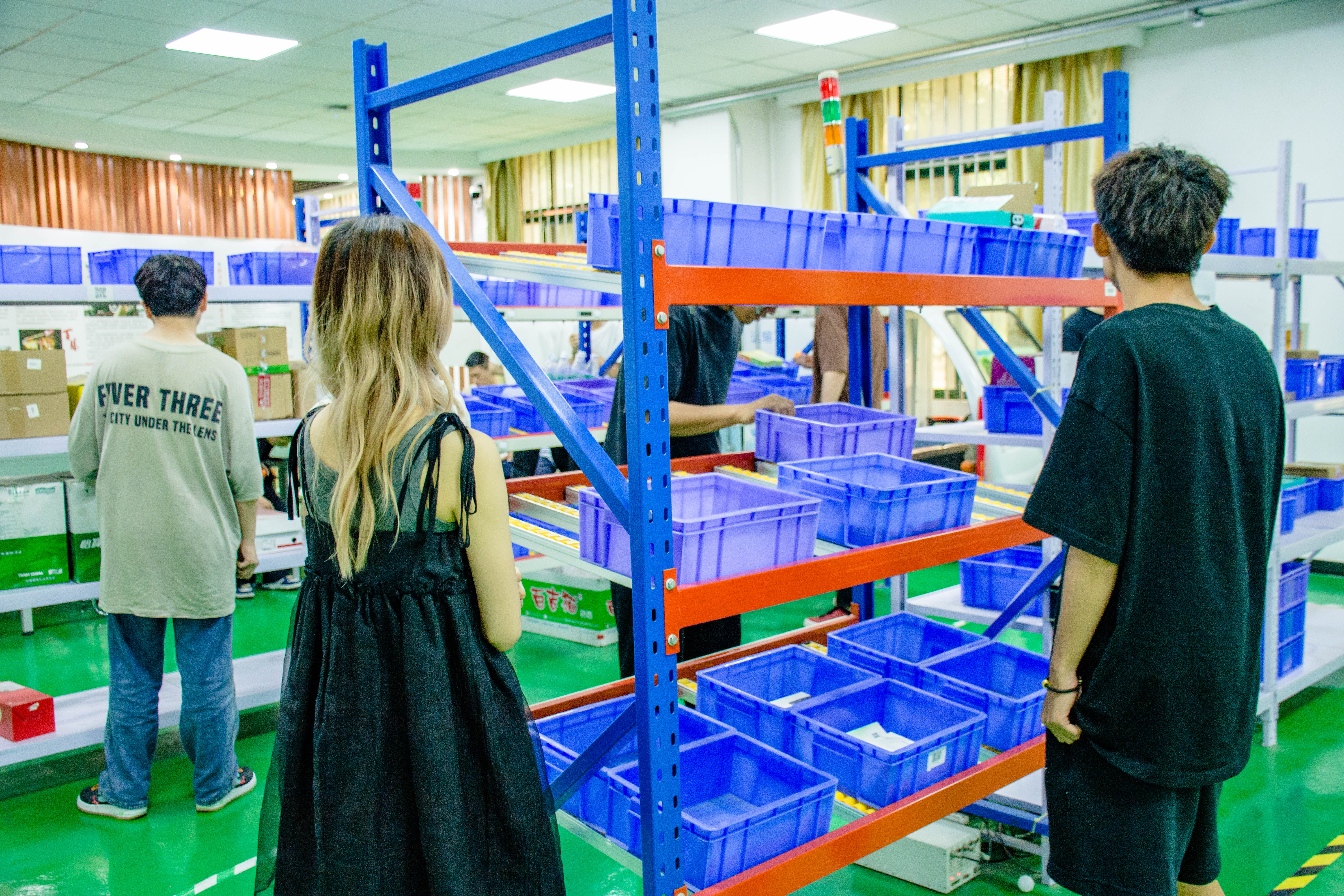 对于即将走出校门,迈向人生新阶段的学生们,家长们是