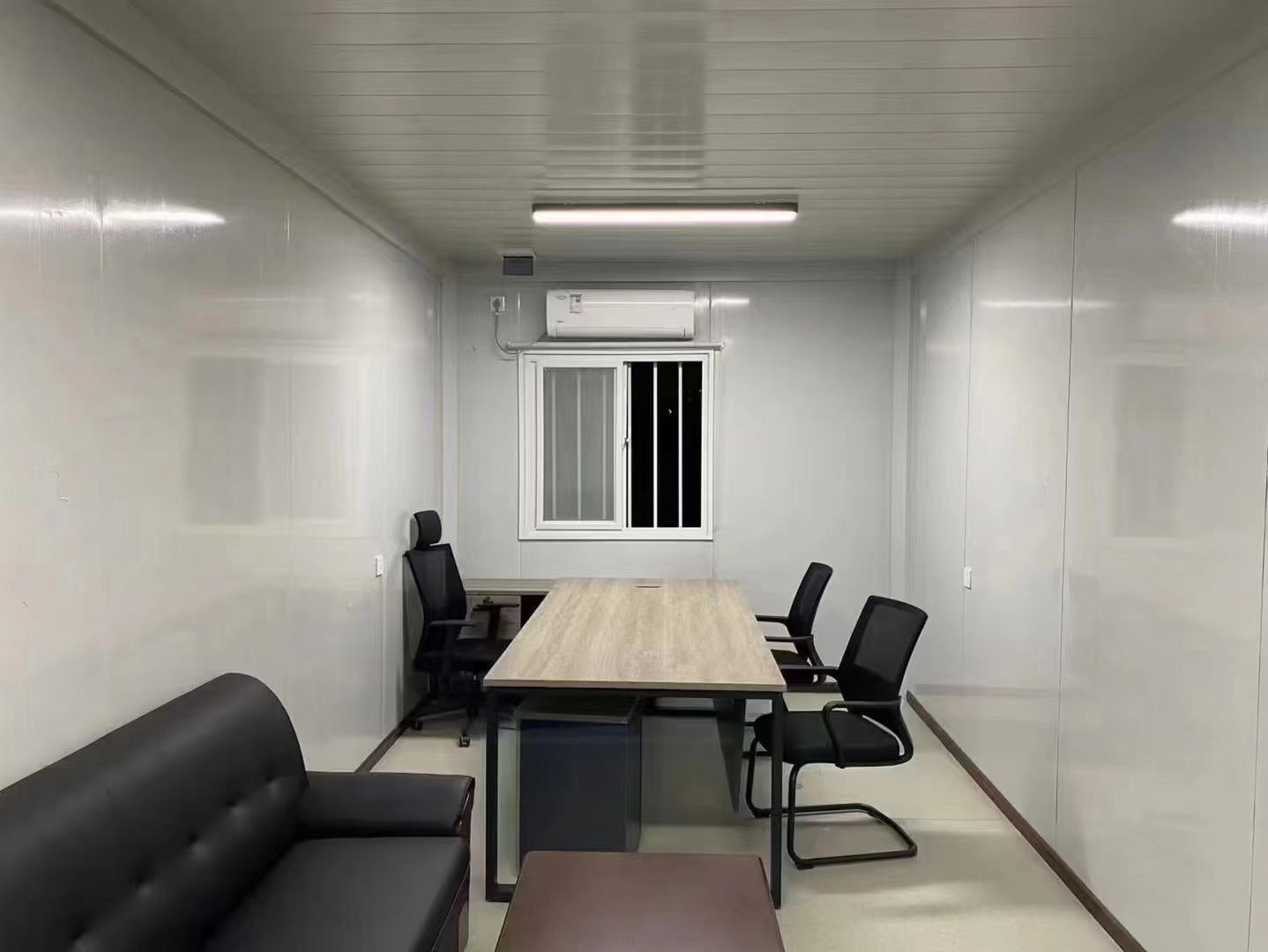 临时设施包括施工期间使用的临时宿舍,办公室,仓库等,活动板房属于