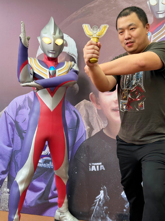 即便心灵的深渊中,黑暗如同无尽夜色般萦绕不散,我深