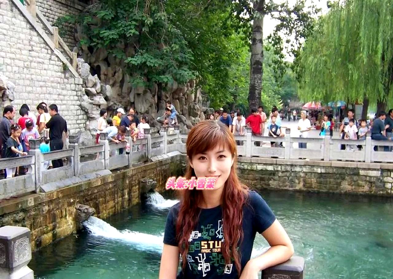 这是玉芬老师的一张老照片,在我电脑里存着.你们还记得她吗?