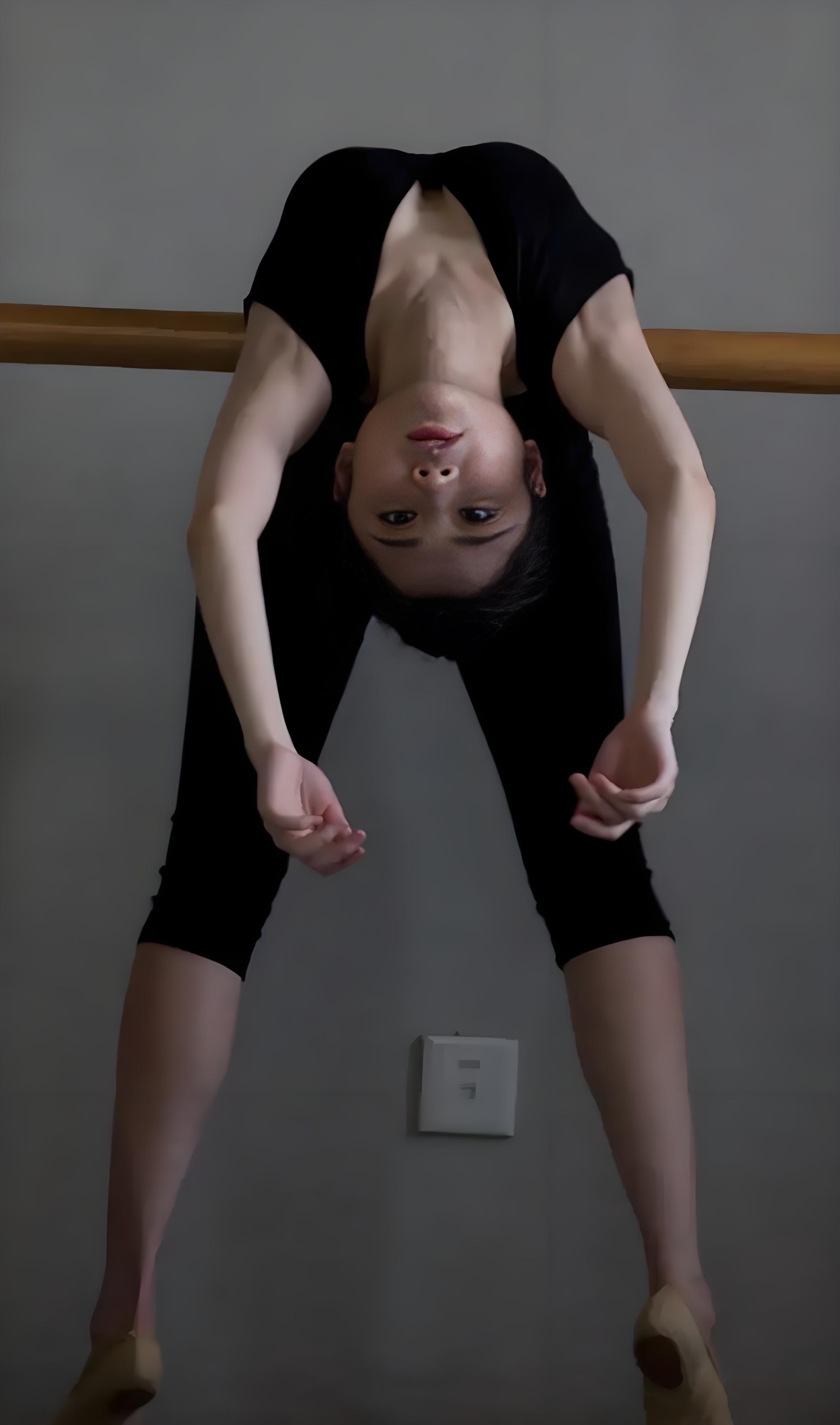 张慧雯,1993年9月13日出生于江西省鹰潭市,毕业于北京舞蹈学院2010级