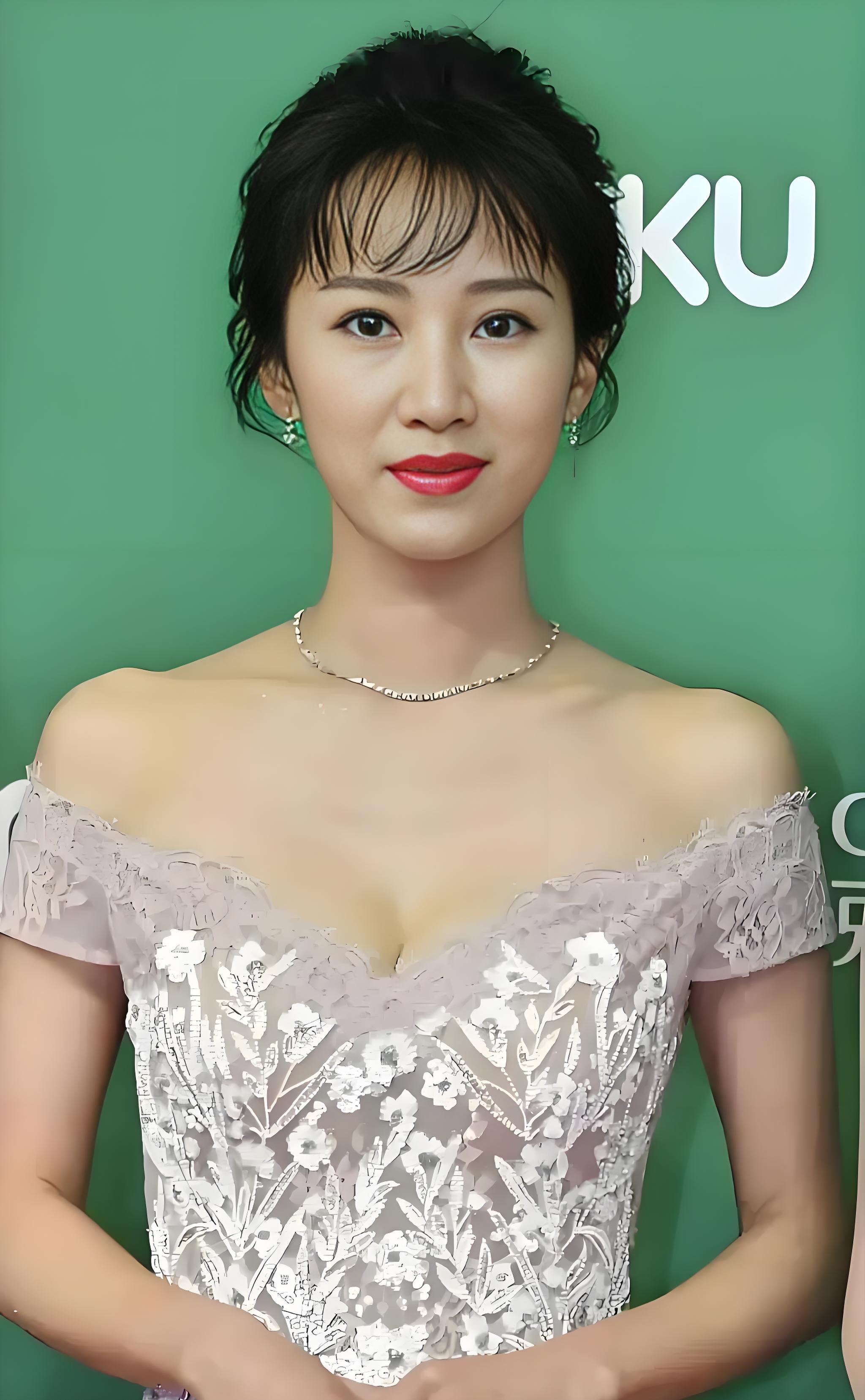 演员李念,蜗居里的海藻,当年这电视剧争议很大啊
