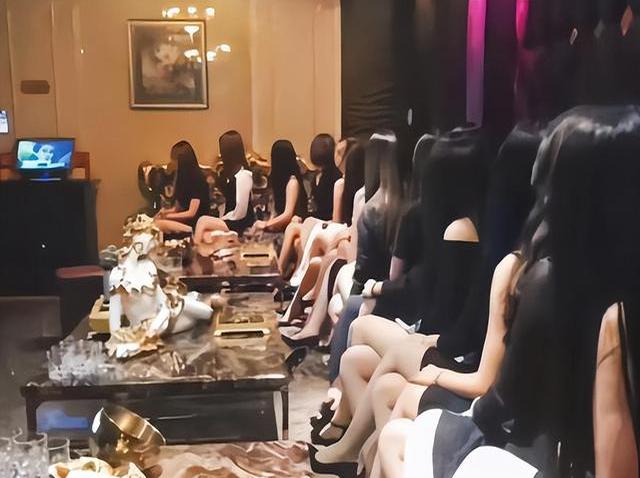 那可是当年北京城赫赫有名的销金窟,12000多平方