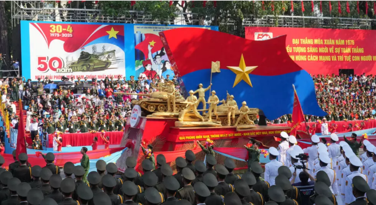 首次参加  据法新社记者观察,阅兵式于上午在胡志明市