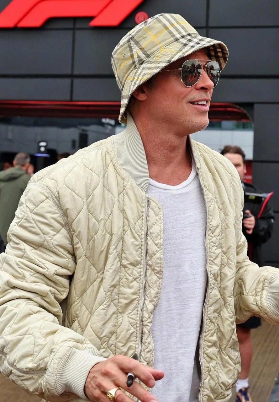 动态连更挑战# 60岁布拉德·皮特带着小26岁女友ines de ramon公开