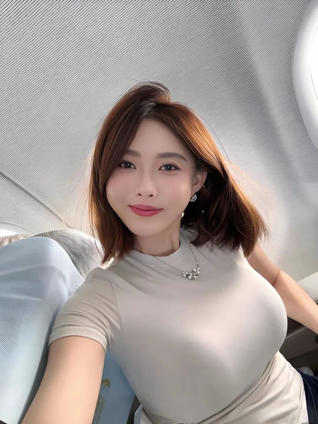 网红聂小雨生图状态惊艳!白皙肌肤与窈窕身材尽显自信魅力