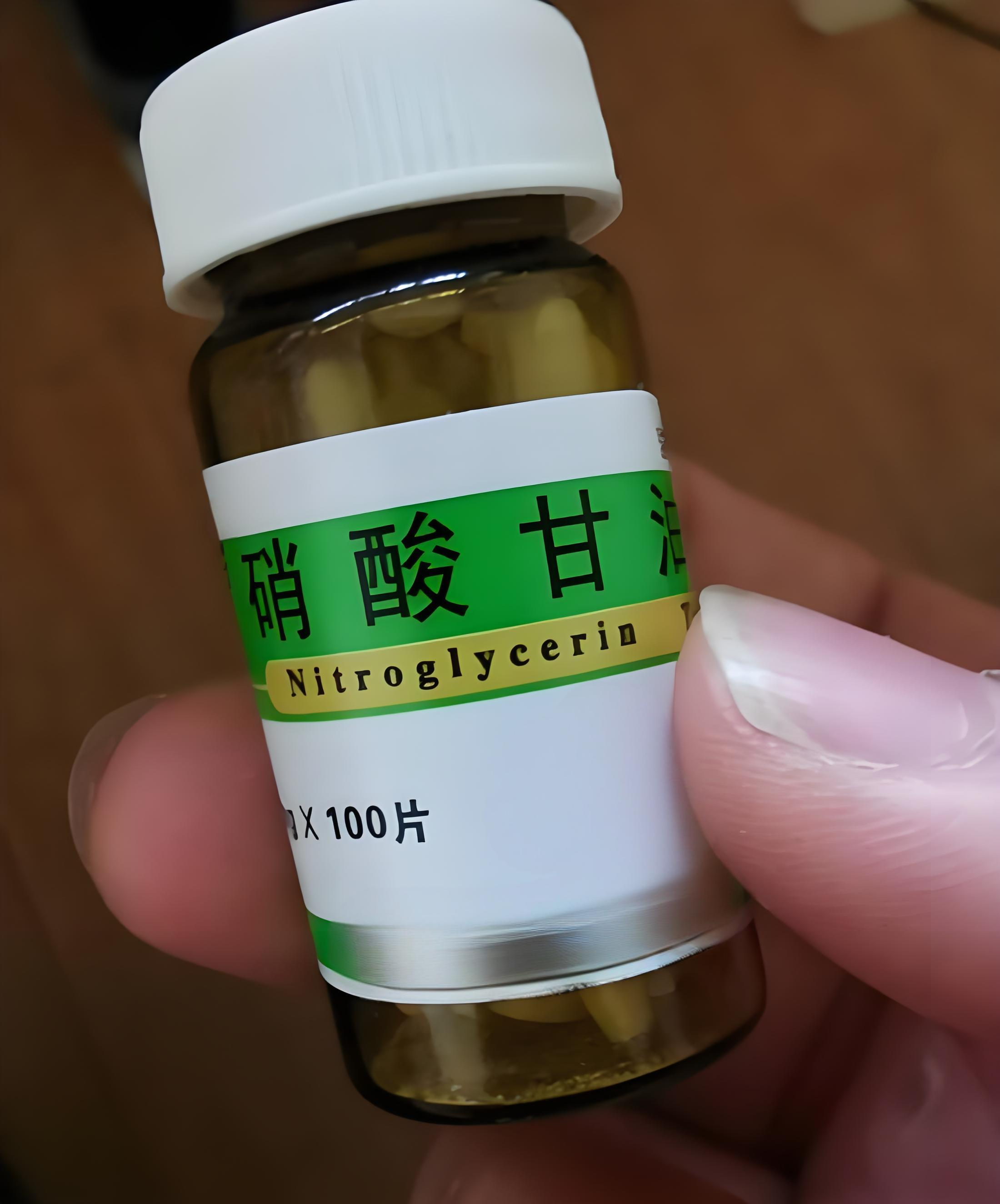 心绞痛是冠心病患者常见的急性症状,通常由心肌供血不足引发,表现为