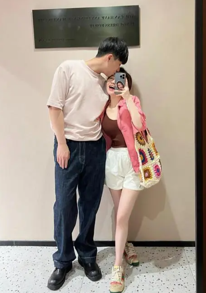 哥们儿,发现他们选伴侣时,对女方的身高好像真没咱们外人想得那么在意