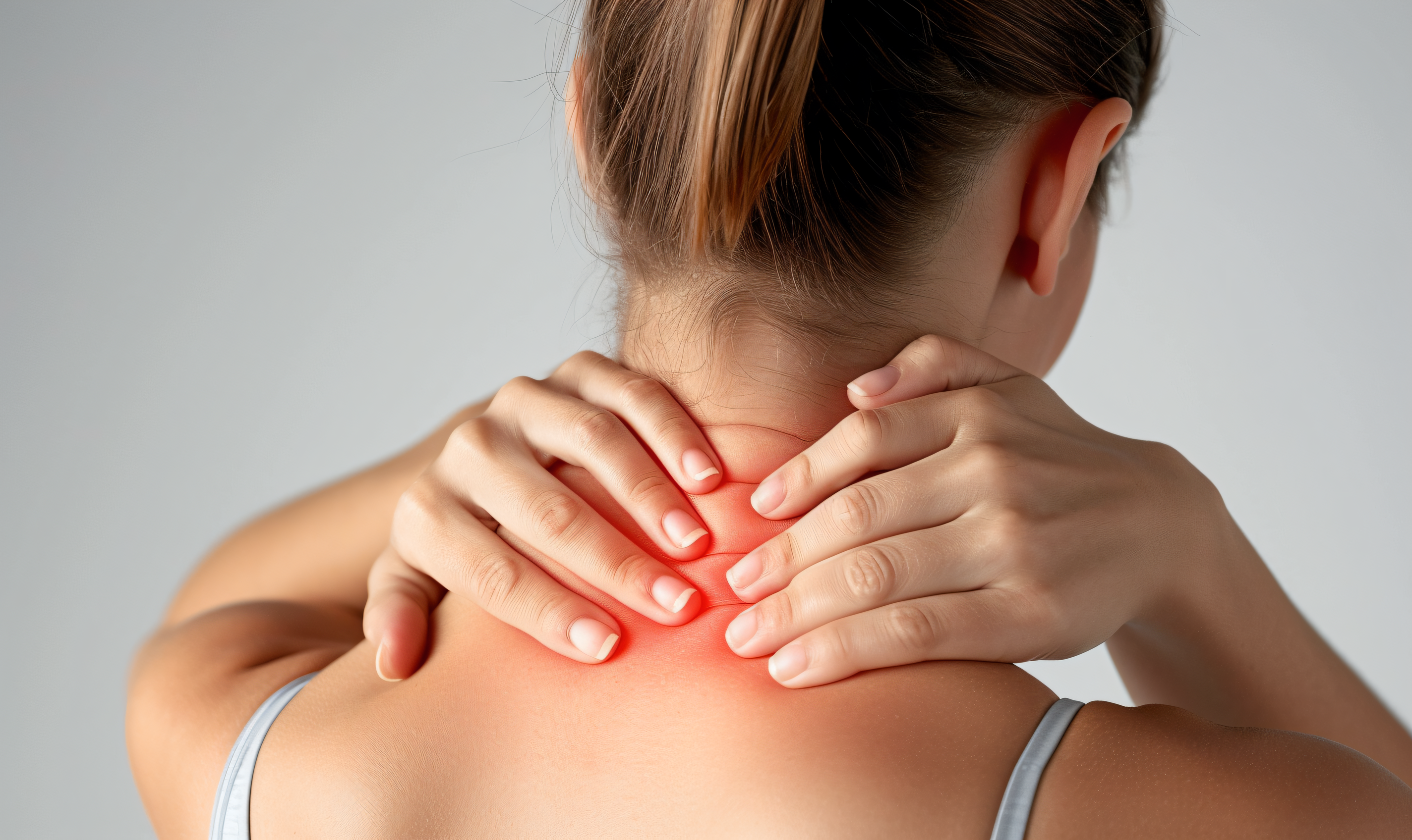 【很实用的一个按摩颈椎的手法,随时随地都能做】 如今我们不是长时间