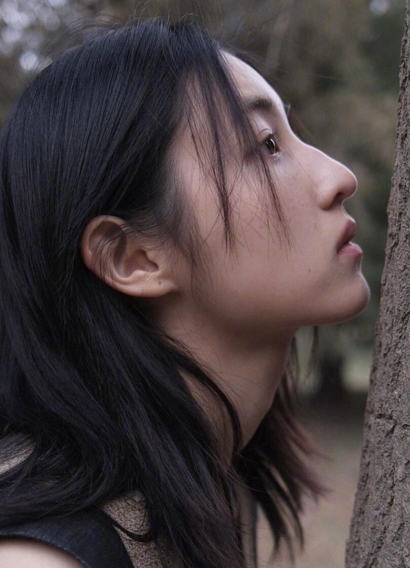 以及毕业合照都没有张子枫,她的绯闻男友焉栩嘉倒是站在照片正中间