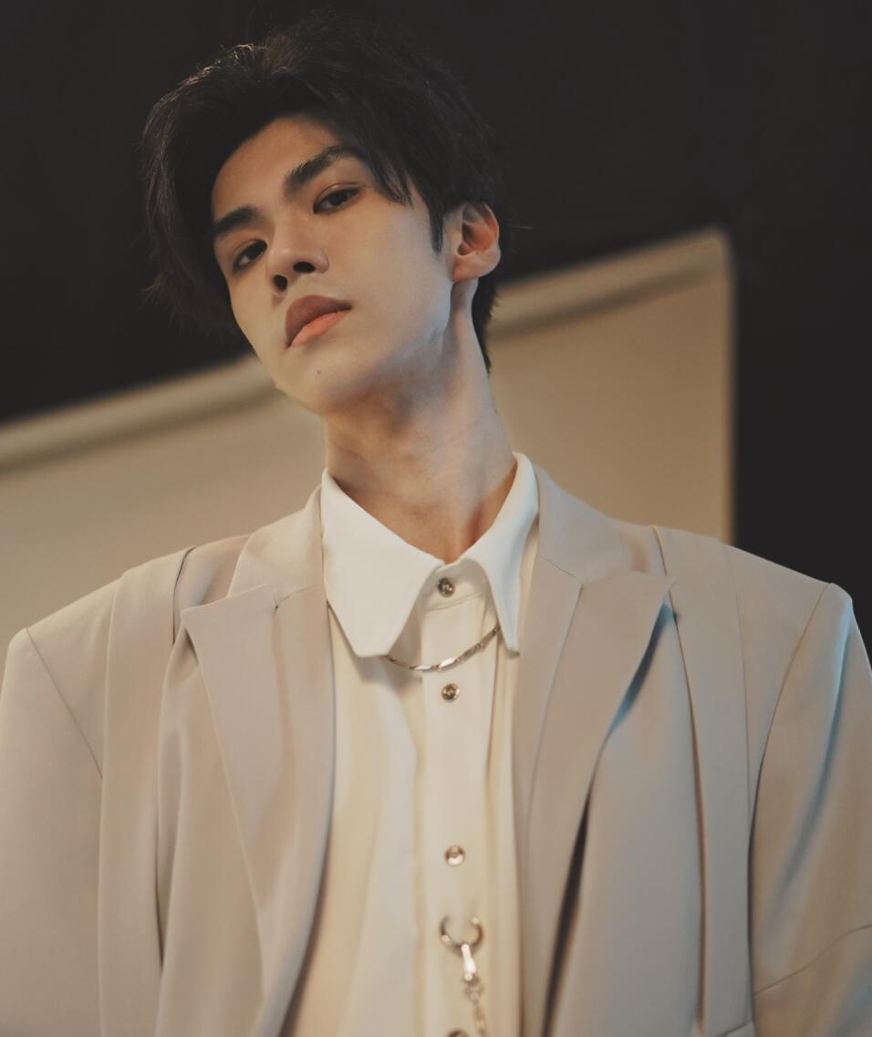 【李晋晔哽咽回应《歌手》争议】 李晋晔最近回应了《歌手》的相关