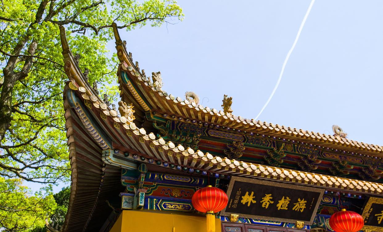 前两天网上看到个事,说七杀男和七杀女很难凑一块儿过日子