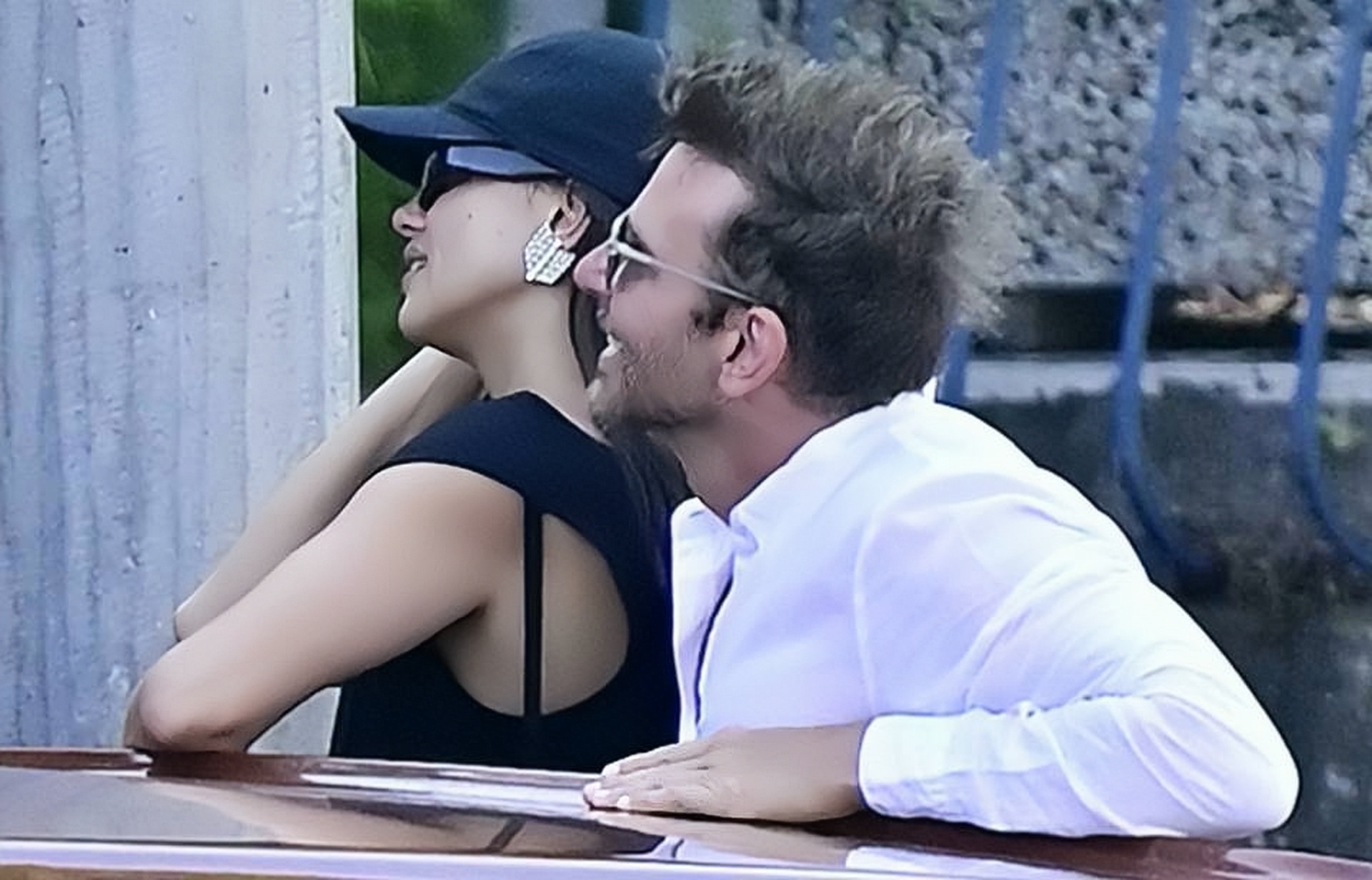 c罗前女友和前夫出海度假,伊莲娜身材太性感,疑似和库珀复婚!