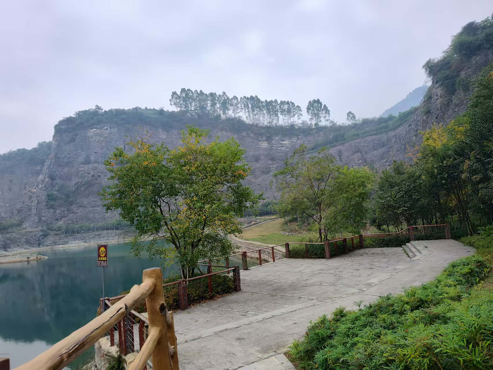 朋友没有离婚,男人每个月上交工资,但是分房睡已经很