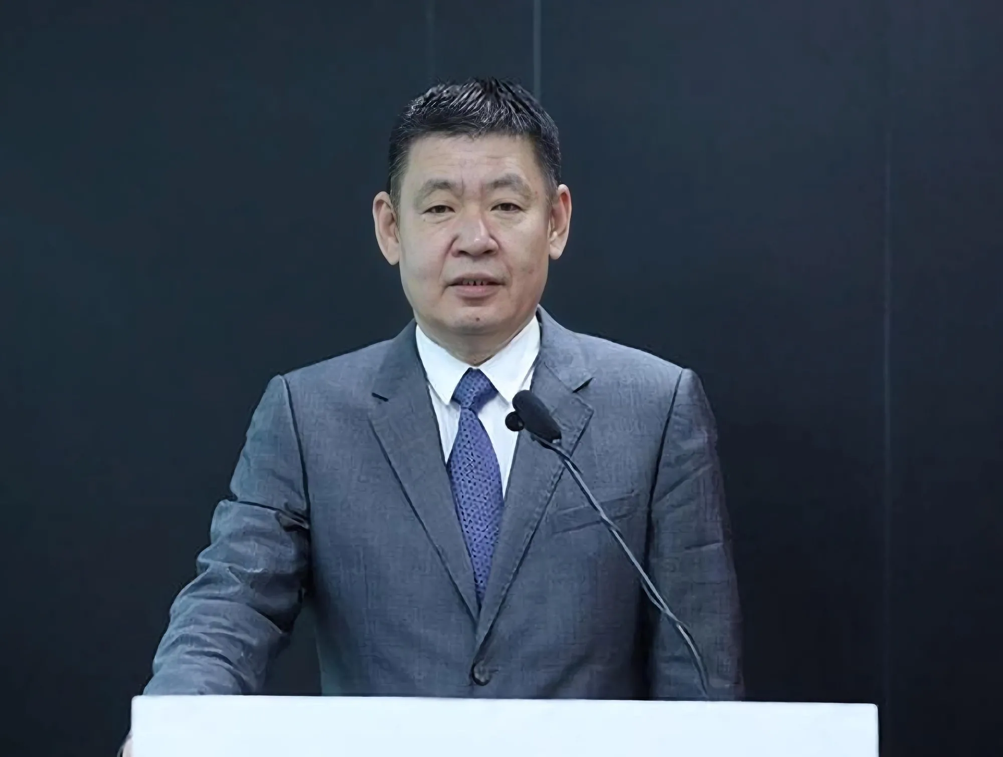 爱玛电动车9位高管一览:  1,董事长,总经理:张剑,55岁,1969年生,河南