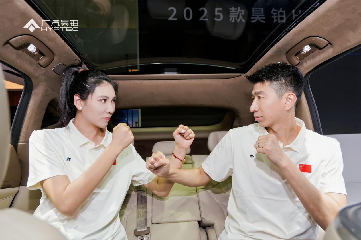 今年的长春车展,奥运跆拳道冠军郑姝音和赵帅作为车主,在在现场大聊