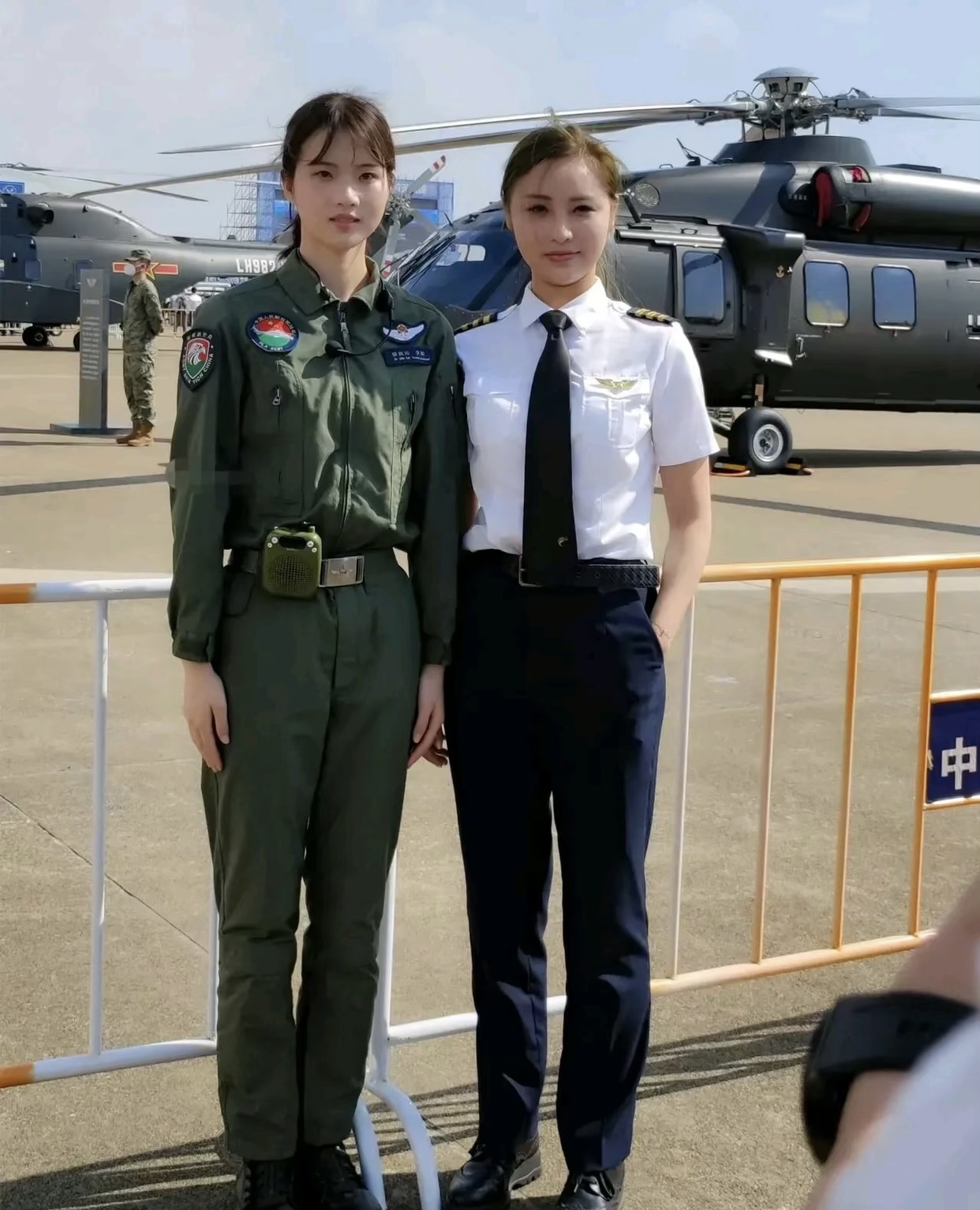 开飞机的女孩,是不是很帅?