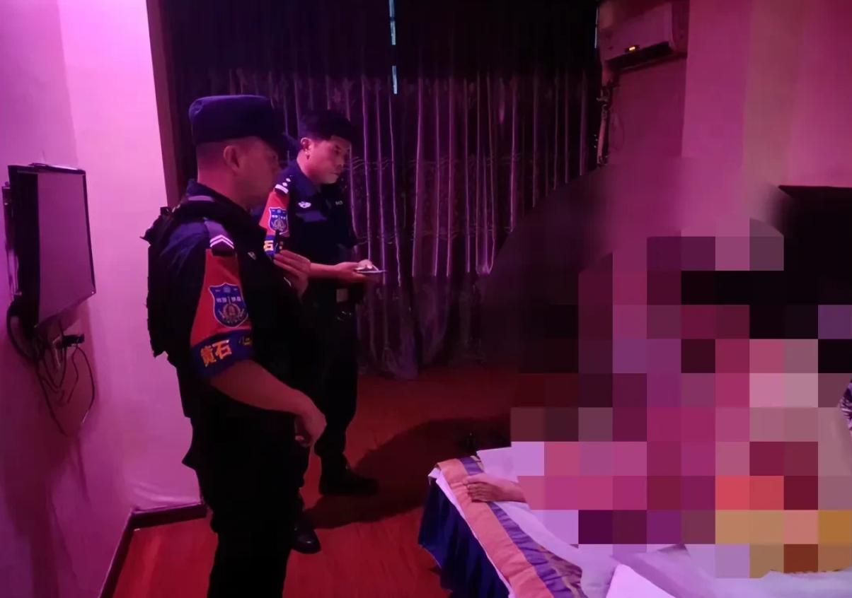 湖北十堰,男子到会所消费时,原本点了528元的