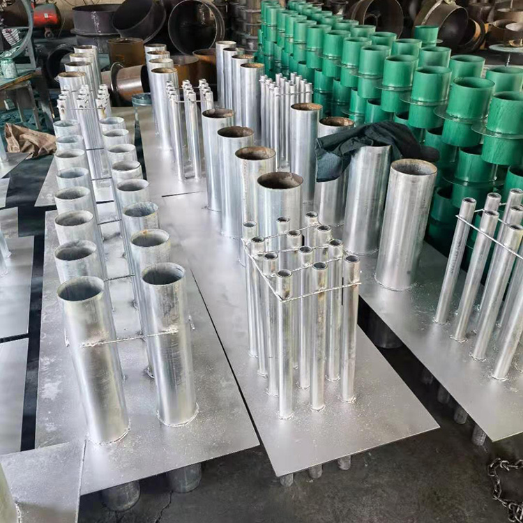 密闭肋套管在建筑和工程领域中扮演着非常重要的角色,它的主要作用是