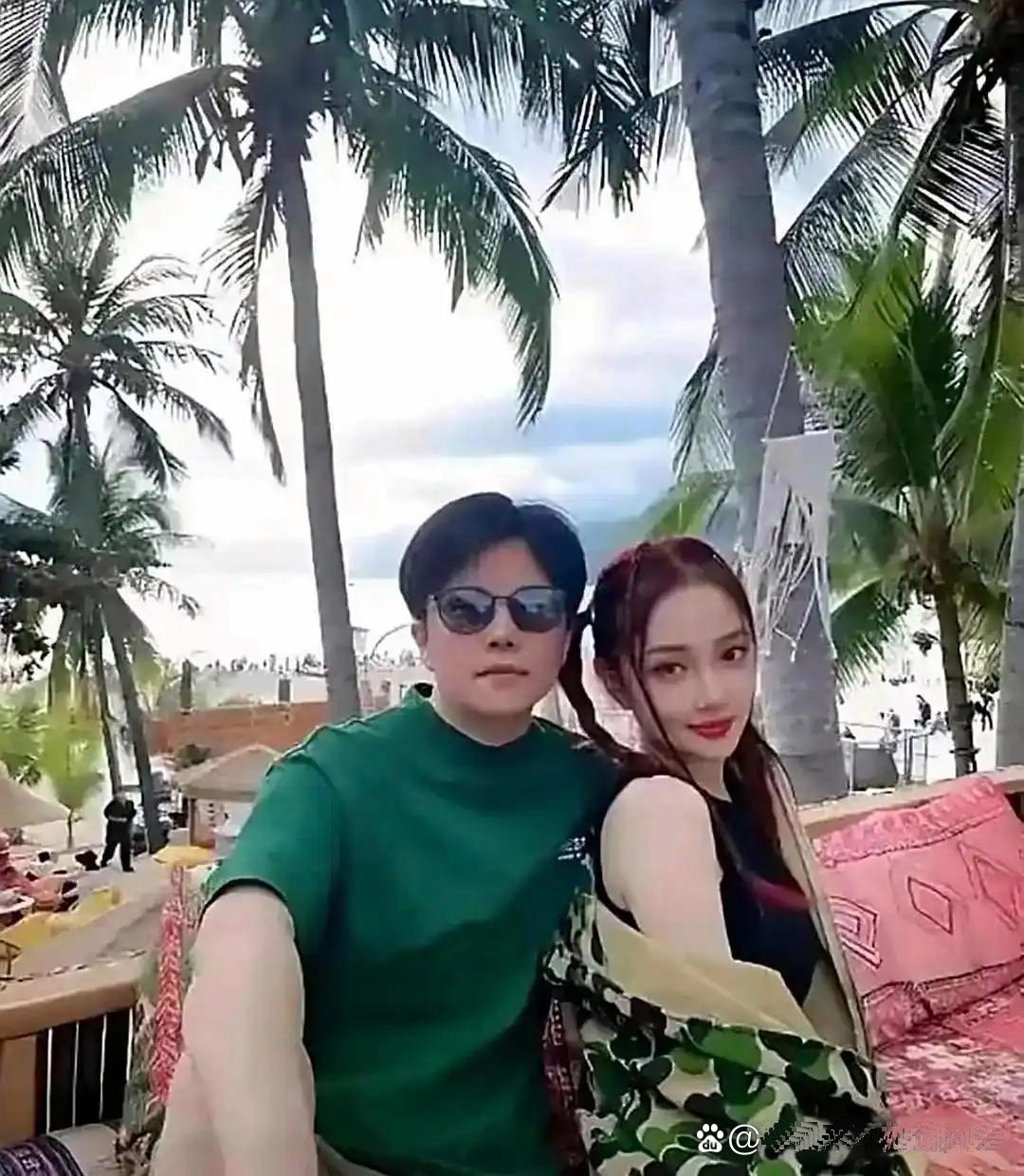 李小璐公然晒亲密照,和贾乃亮复合没门儿了