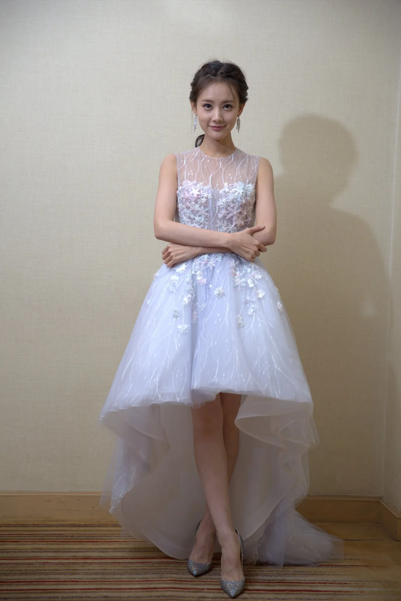 李一桐那可真是"矮子爬坡