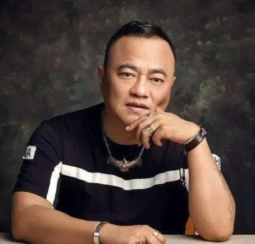 2004年,张家豪随赵本山到北京出差