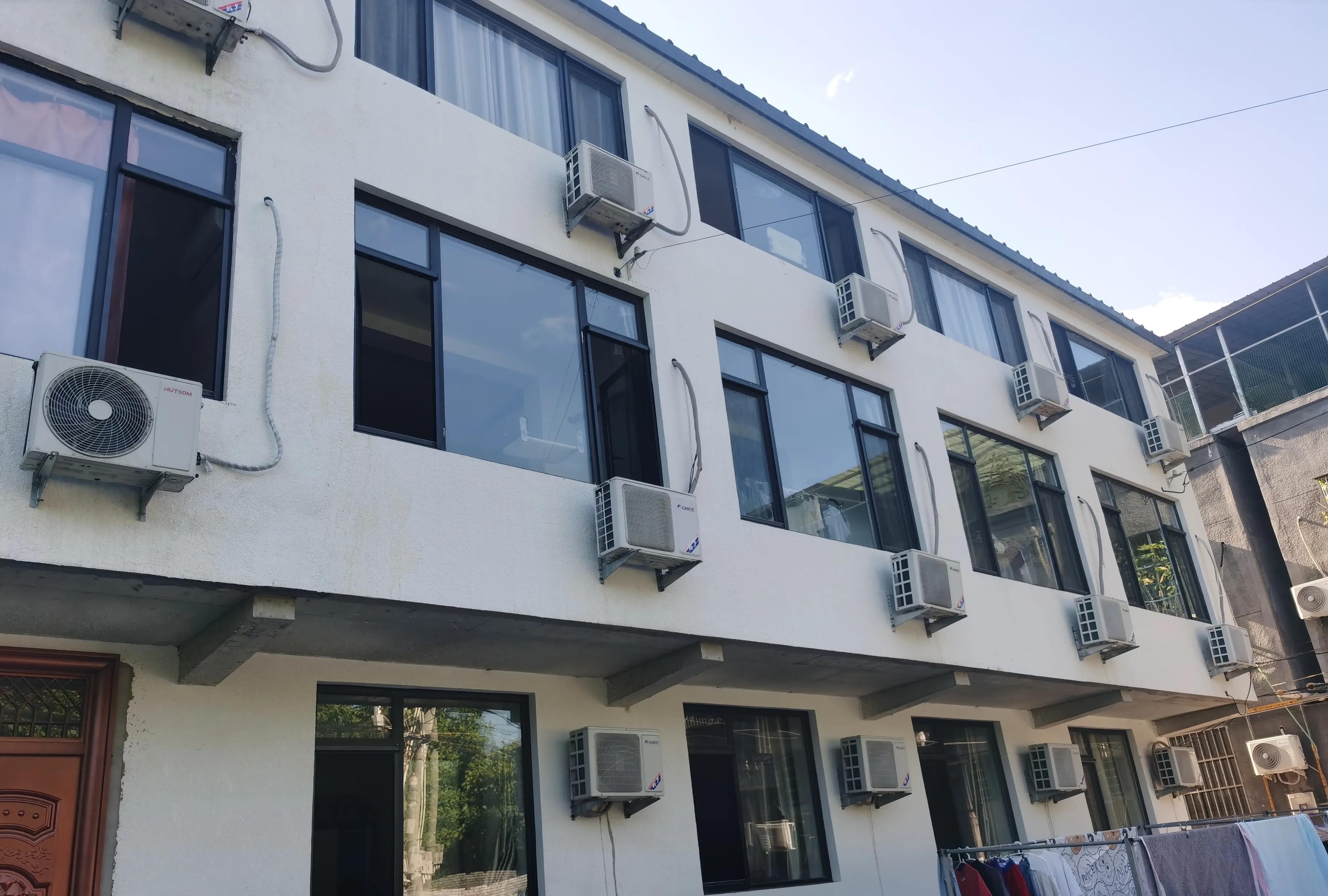 最近,在网上看到很多租房信息